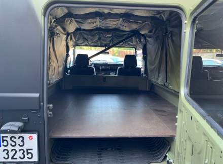 Land Rover - Defender