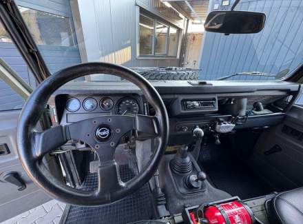 Land Rover - Defender