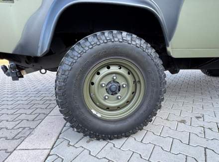 Land Rover - Defender