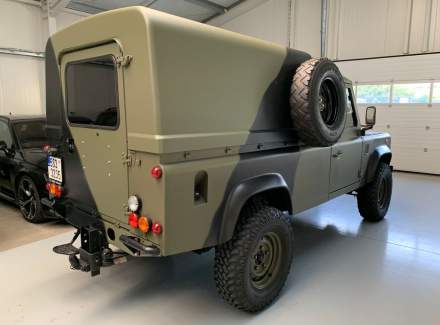 Land Rover - Defender