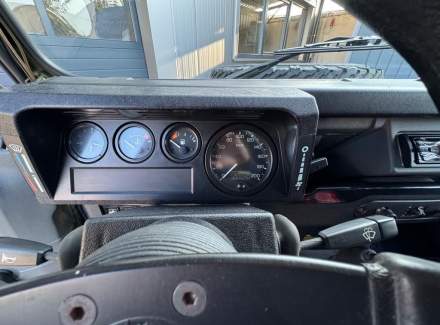 Land Rover - Defender