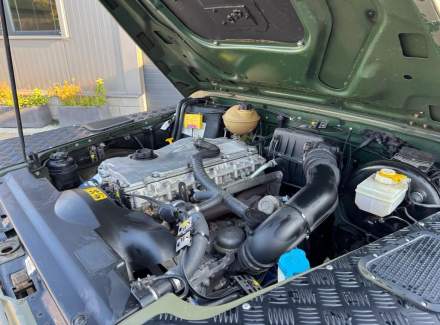 Land Rover - Defender