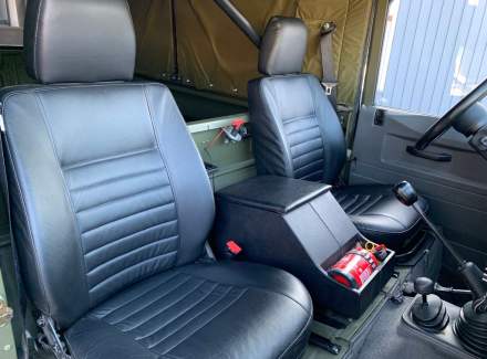 Land Rover - Defender