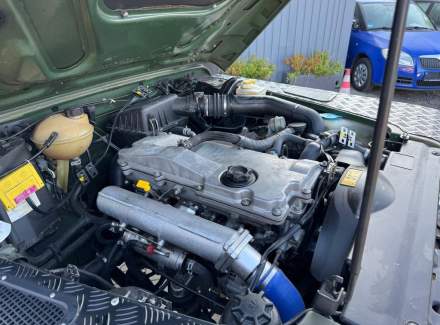 Land Rover - Defender