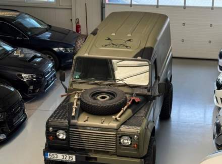 Land Rover - Defender