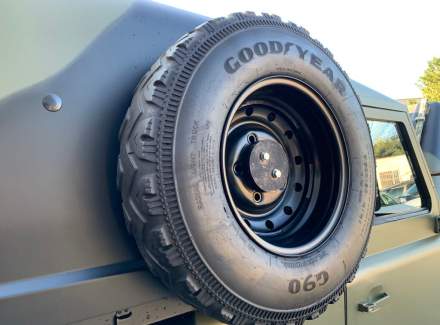 Land Rover - Defender