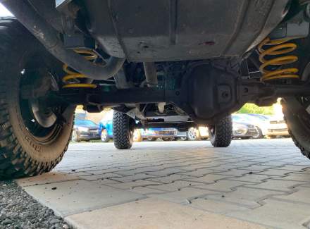 Land Rover - Defender