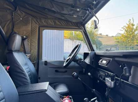 Land Rover - Defender