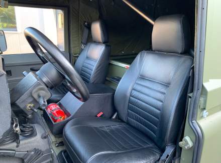 Land Rover - Defender