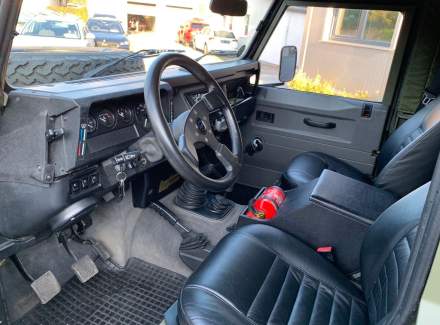 Land Rover - Defender