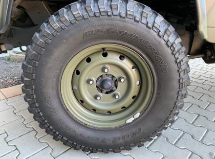 Land Rover - Defender