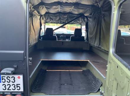 Land Rover - Defender