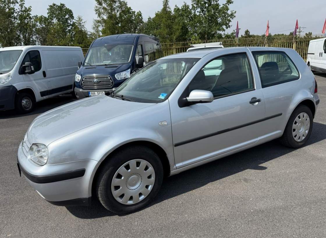 Volkswagen - Golf