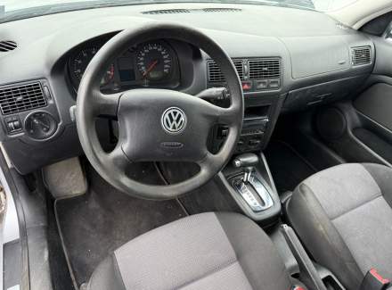 Volkswagen - Golf