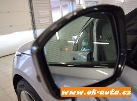 Land Rover - Range Rover Velar