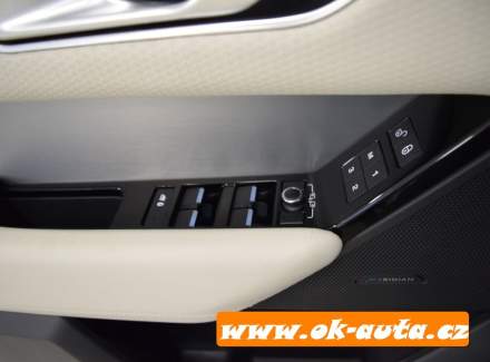 Land Rover - Range Rover Velar