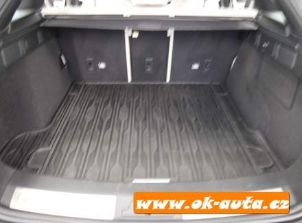 Land Rover - Range Rover Velar