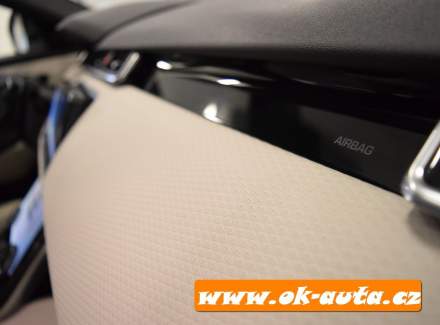 Land Rover - Range Rover Velar