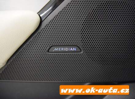 Land Rover - Range Rover Velar