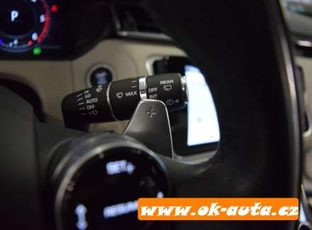 Land Rover - Range Rover Velar