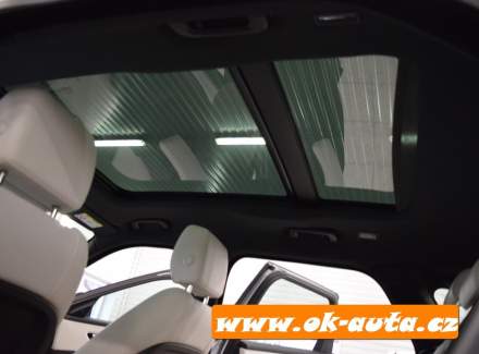 Land Rover - Range Rover Velar