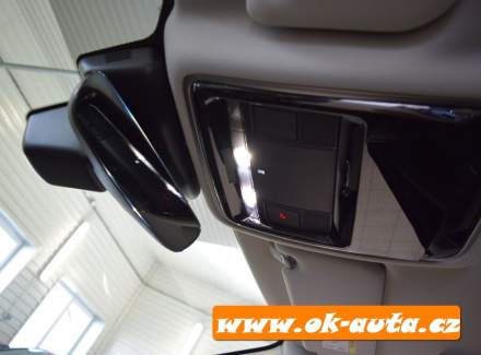 Land Rover - Range Rover Velar