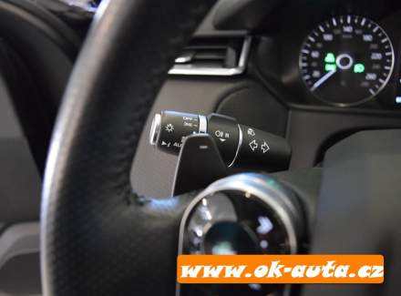 Land Rover - Range Rover Velar