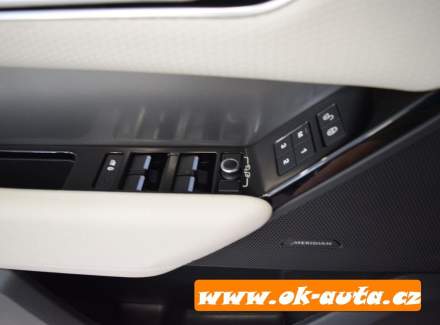 Land Rover - Range Rover Velar