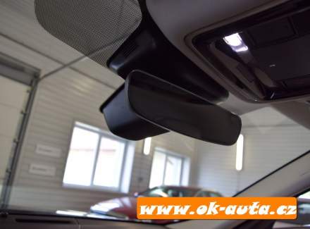 Land Rover - Range Rover Velar