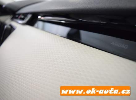 Land Rover - Range Rover Velar