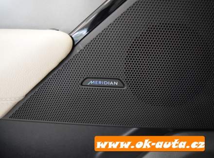 Land Rover - Range Rover Velar