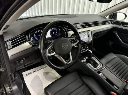 Volkswagen - Passat