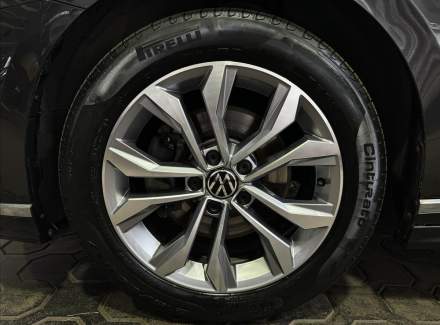 Volkswagen - Passat
