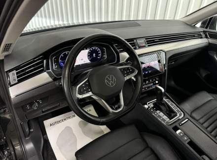 Volkswagen - Passat