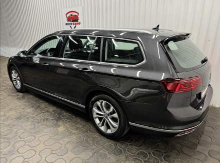 Volkswagen - Passat