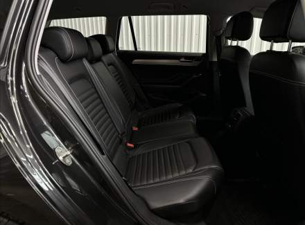 Volkswagen - Passat