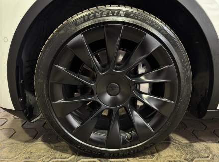 Tesla - Model Y