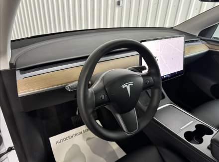 Tesla - Model Y