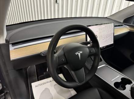 Tesla - Model Y