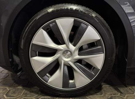 Tesla - Model Y