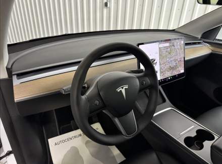 Tesla - Model Y