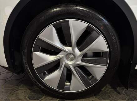Tesla - Model Y