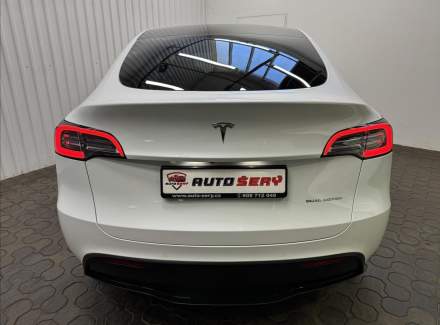 Tesla - Model Y