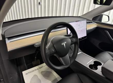 Tesla - Model Y