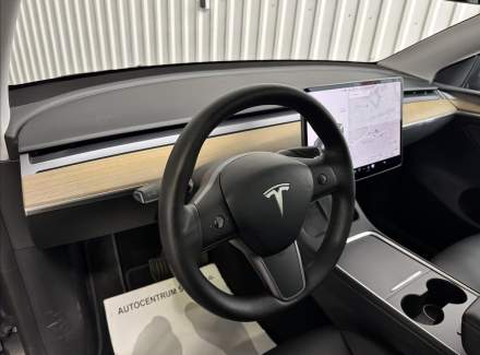 Tesla - Model Y