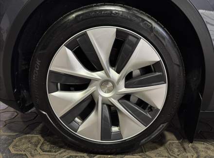 Tesla - Model Y