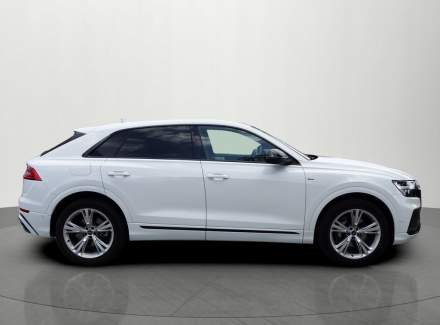 Audi - Q8