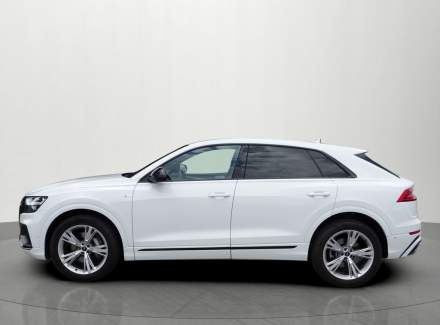 Audi - Q8