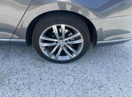 Volkswagen - Passat