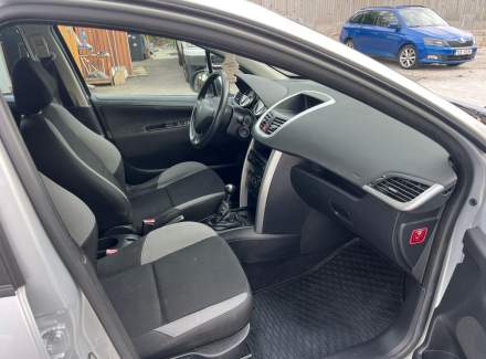 Peugeot - 207